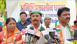 कांग्रेस पार्षदों की अनिश्चितकालीन हड़ताल तीसरे दिन भी जारी