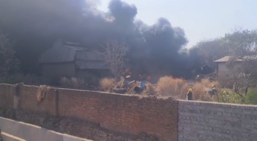 RAIPUR NEWS : भनपुरी फायर कांड: धुएं के गुबार से काला हुआ आसमान, फैक्ट्री के भीतर 'धमाकों' की आहट, दहशत में पूरा इलाका